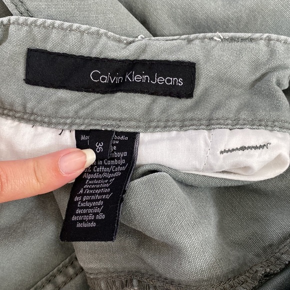 Calvin Klein cargo shorts - Picture 4 of 6